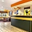 Hometown Inn & Suites Jacksonville Butler Blvd./Southpoint