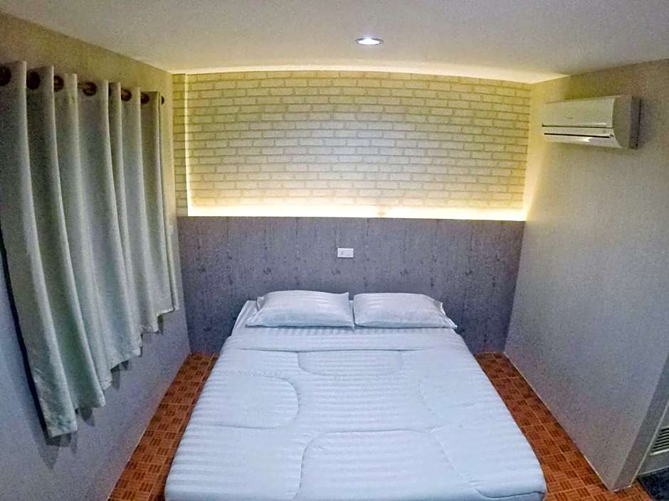 T & T Hostel Kanchanaburi