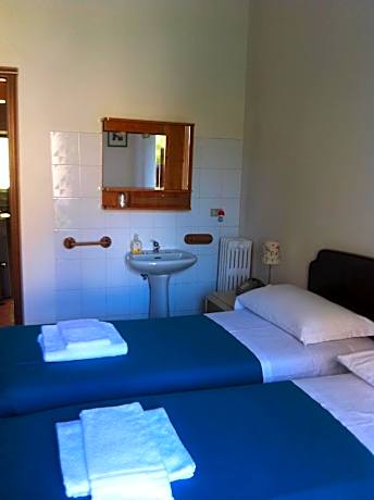 Economy Double Room or Twin with Shared Bathroom
