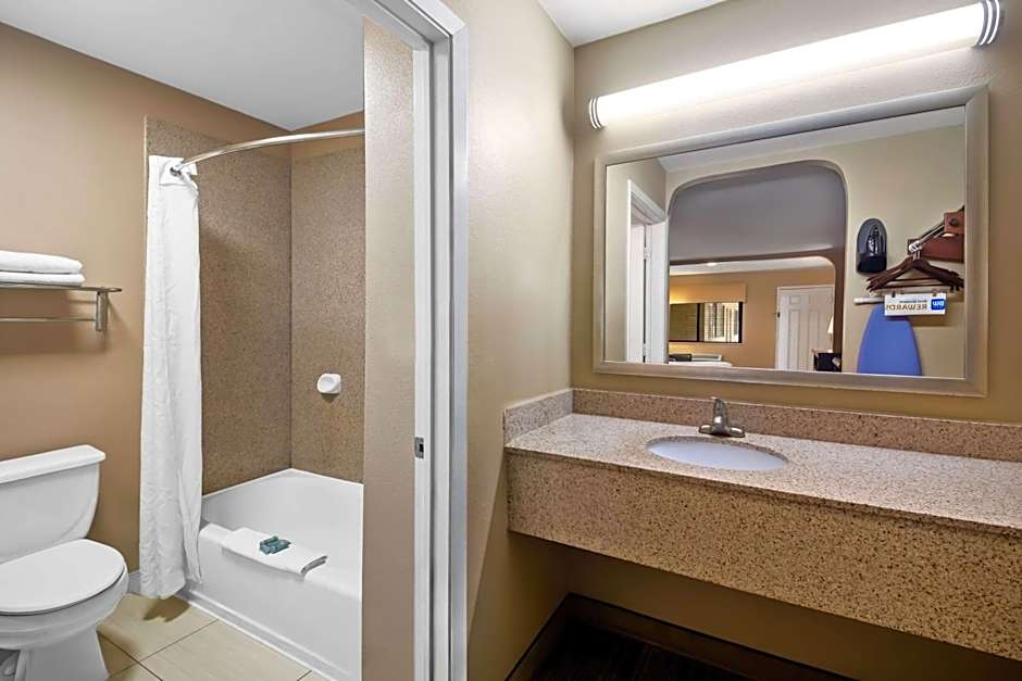 Best Western Cedar Inn