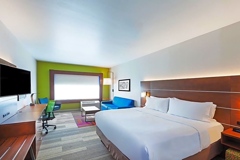 Holiday inn Express and Suites Chanute