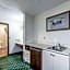 Econo Lodge Inn & Suites