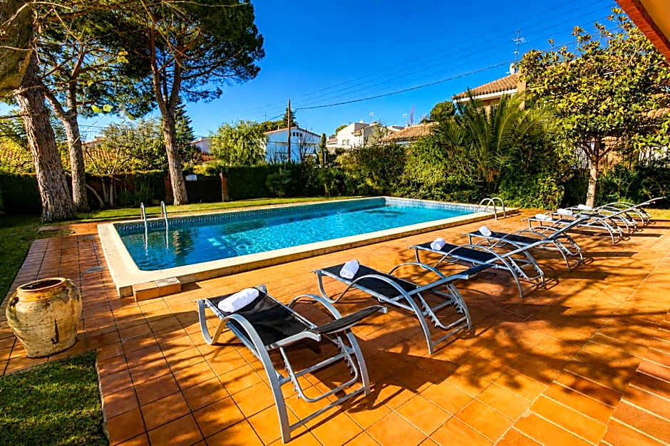 GERANIS VILLA ONLY FAMILIES Planet Costa Dorada