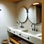 Birdcage 33 Hotel - Adult Only