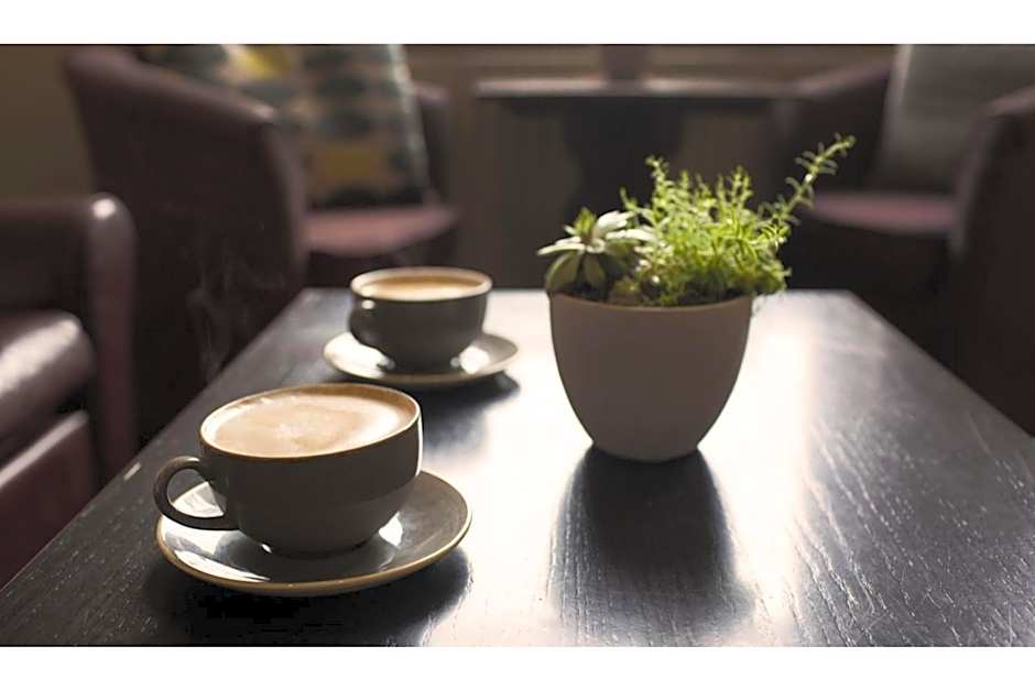 OYO White Horse Hotel