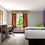 La Quinta Inn & Suites by Wyndham Birmingham/Cahaba Park South