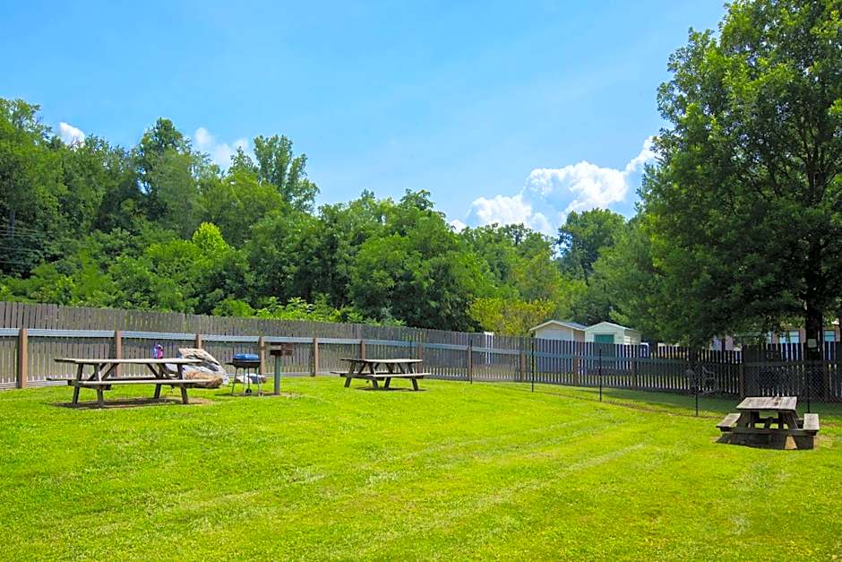 Microtel Inn & Suites By Wyndham Cherokee