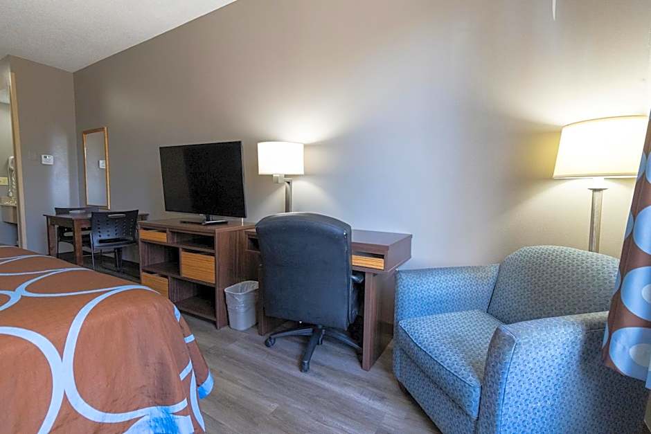 Super 8 by Wyndham Smithfield-Selma