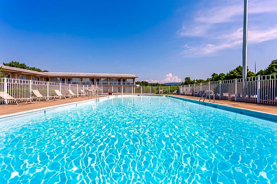 Days Inn by Wyndham Breezewood