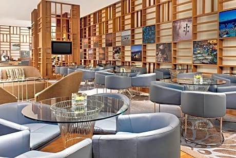 Junior Suite, 1 Bedroom, Smoking (1 King Bed)