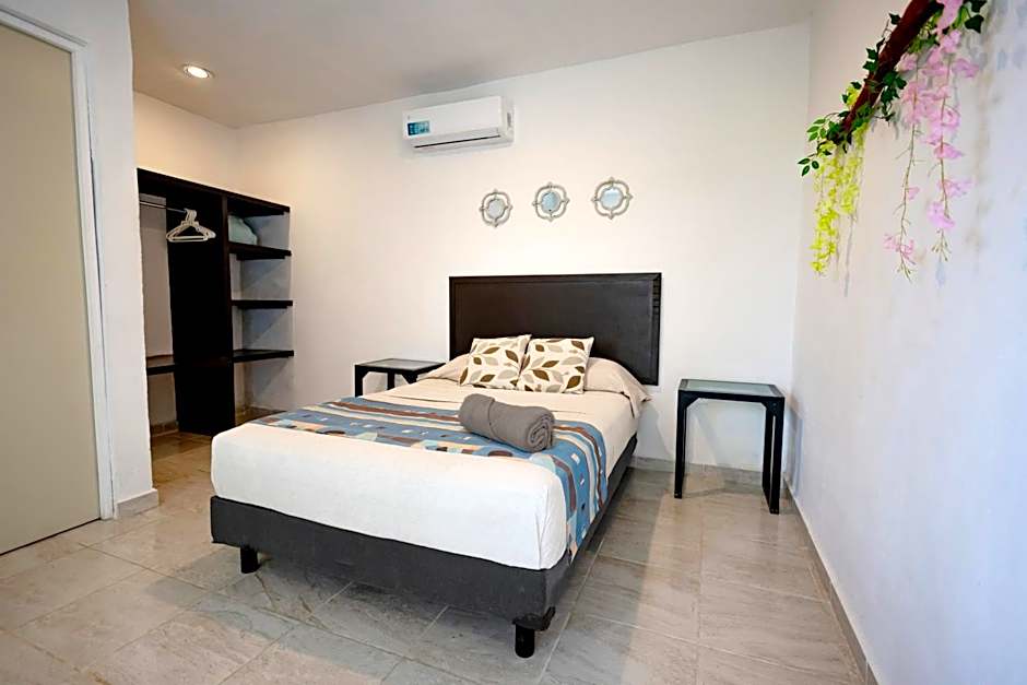 Puerto Morelos Hotel Las Palmas - Near the beach