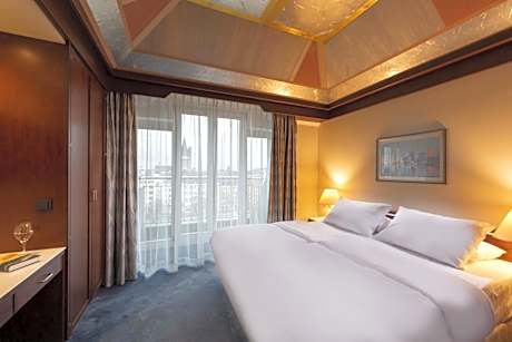 Family & Friends Suite