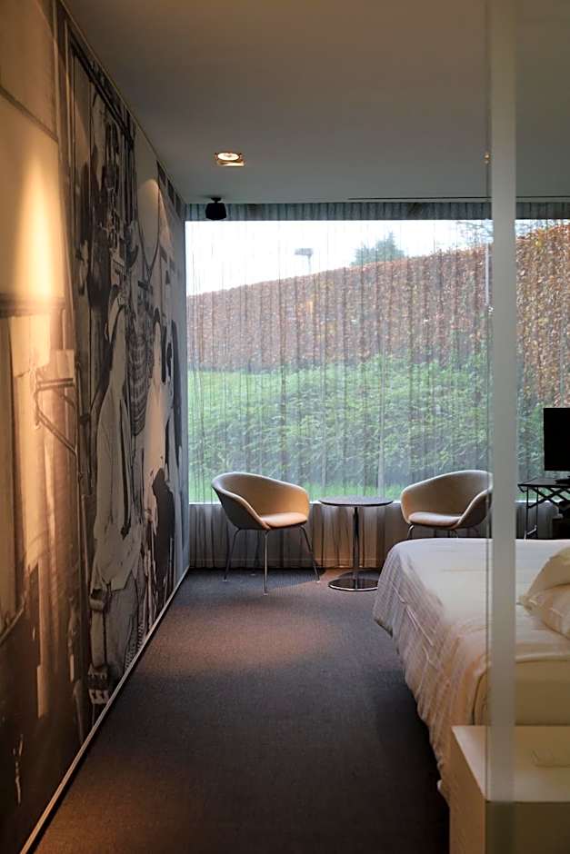 D-Hotel