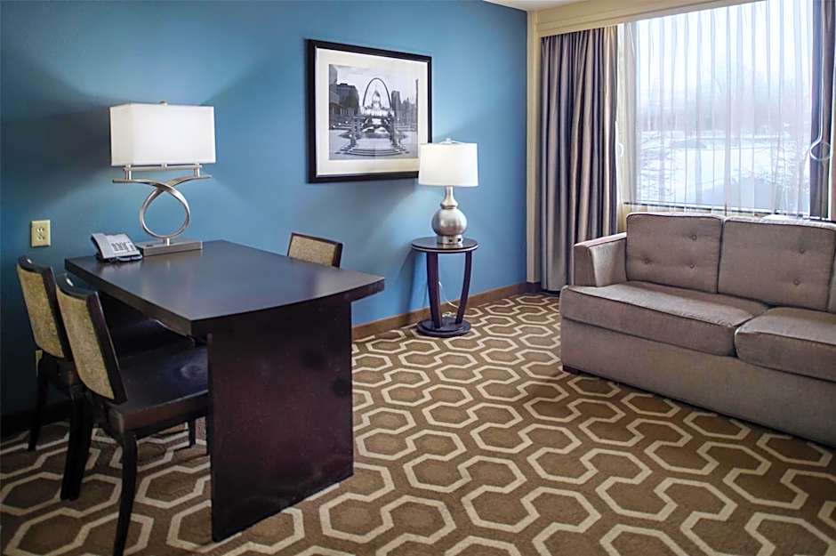 Embassy Suites By Hilton Hotel St. Louis-Airport