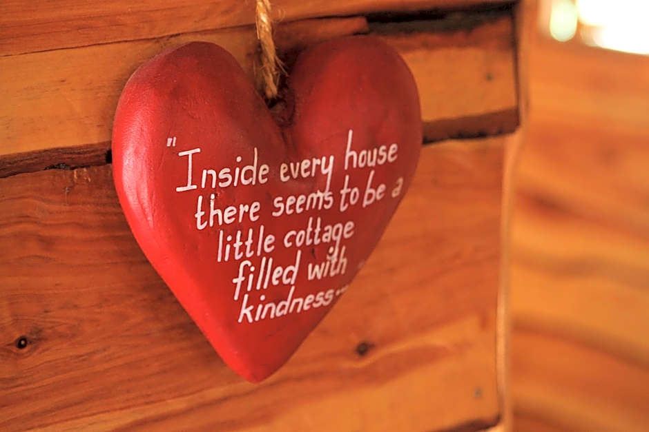 Riverside Guest Lodge