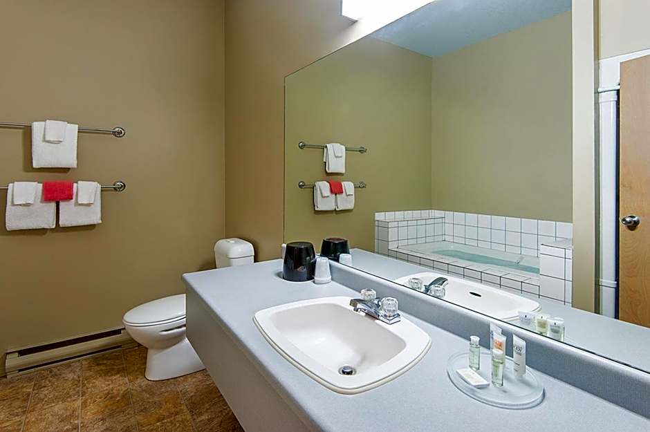 Fernie Slopeside Lodge