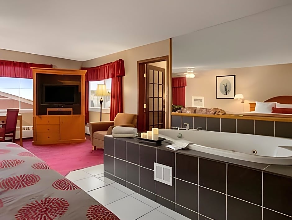 Photo 1 of 6 of Deluxe 1 Bedroom 1 King Bed Suite, Nonsmoking