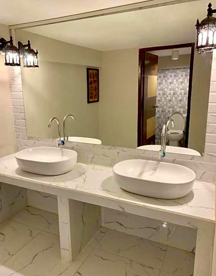 You Empire Hostel & Bar