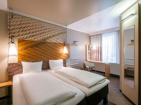 Twin Room with Courtyard View