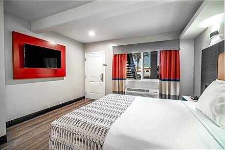 1 Queen Bed, Nonsmoking, Accessible