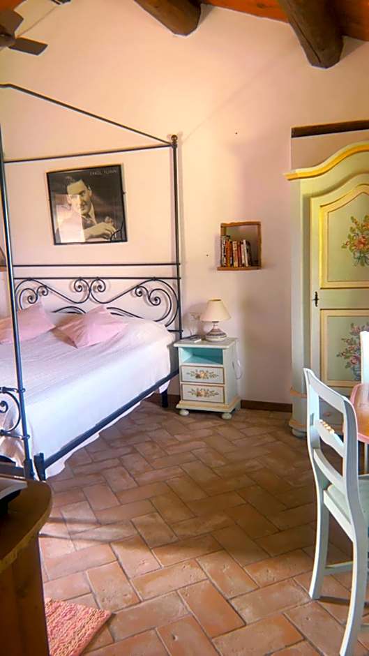 Photo 1 of 16 of Deluxe 1 Queen Bed