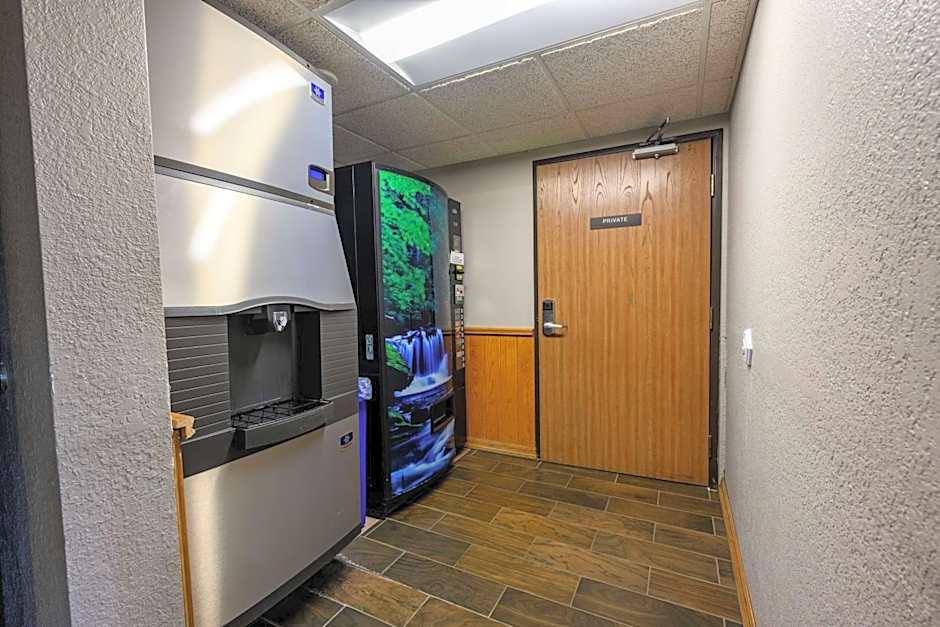 AmericInn by Wyndham Monroe