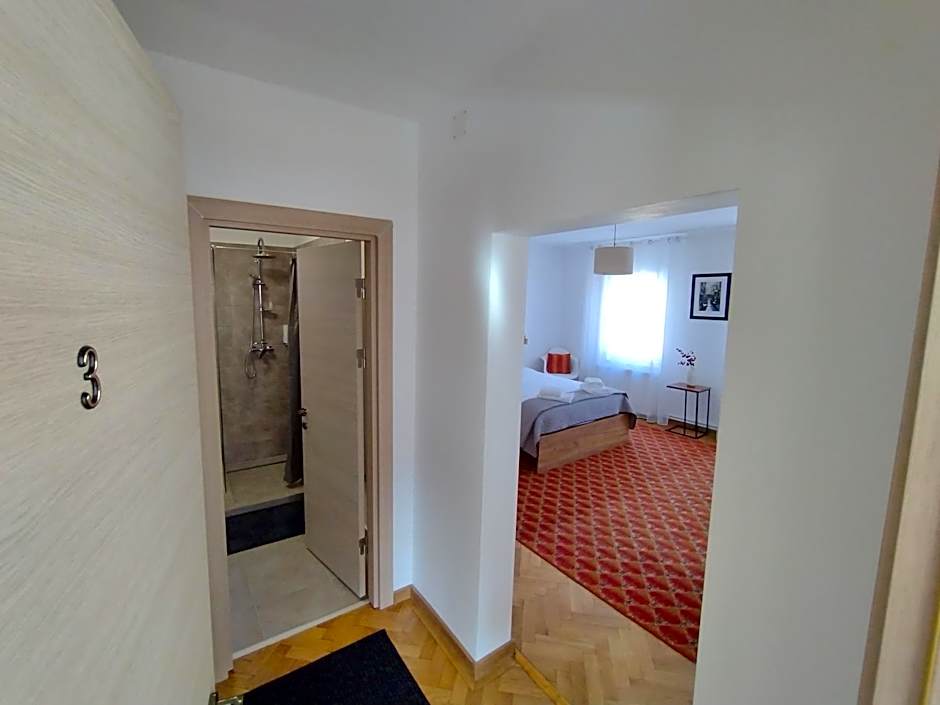 FRIENDS Studios - Central Station - Self check-in