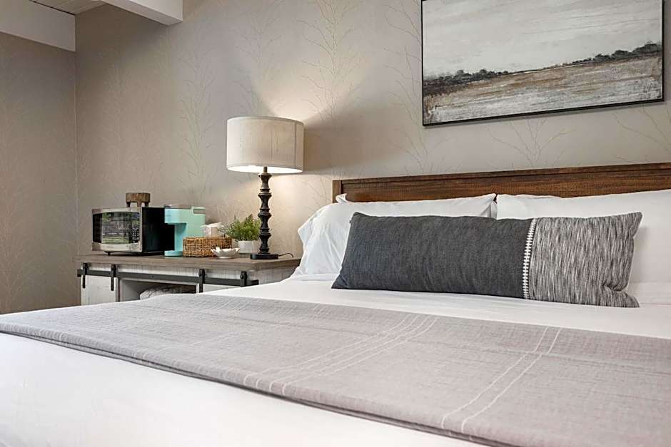 Big Pine Suite CN Lodge R#1