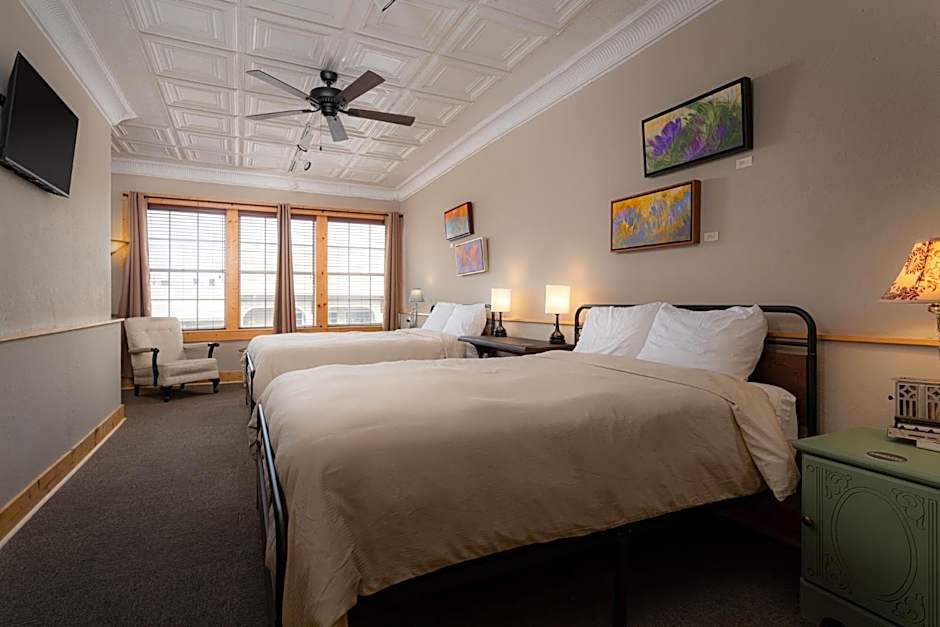 The NuWray Hotel & Carriage House