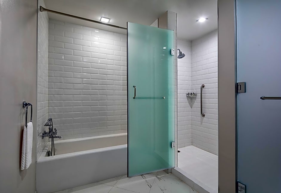 The Higgins Hotel New Orleans, Curio Collection By Hilton