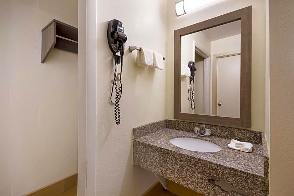Red Roof Inn Crestview