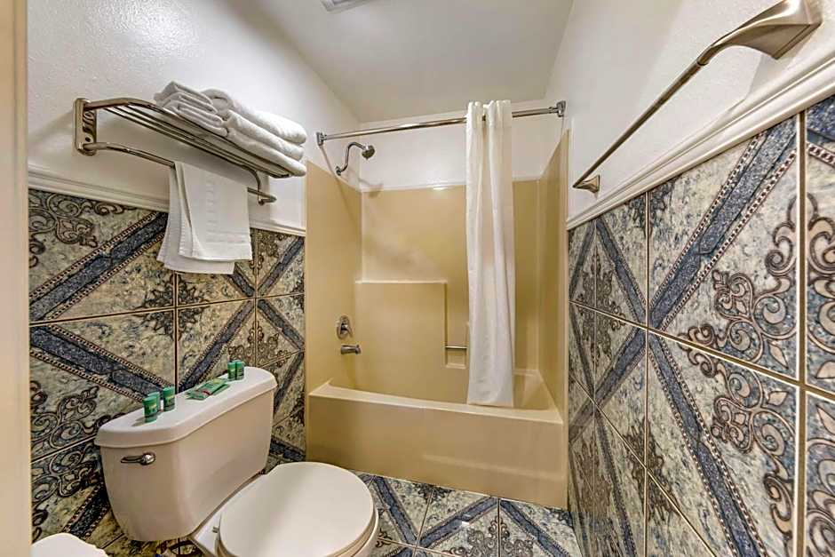 Best Western Harbour Inn & Suites Huntington - Sunset Beach