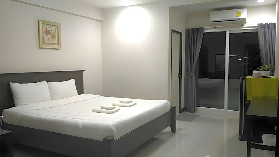 Home Place  Lopburi Hotel