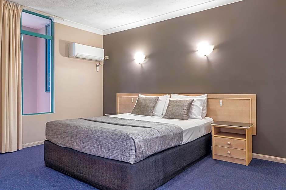 AAA Airport Albion Manor Apartments and Motel