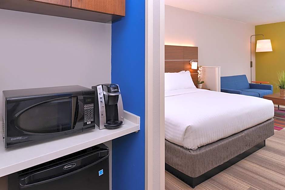 Holiday Inn Express & Suites Salem By IHG