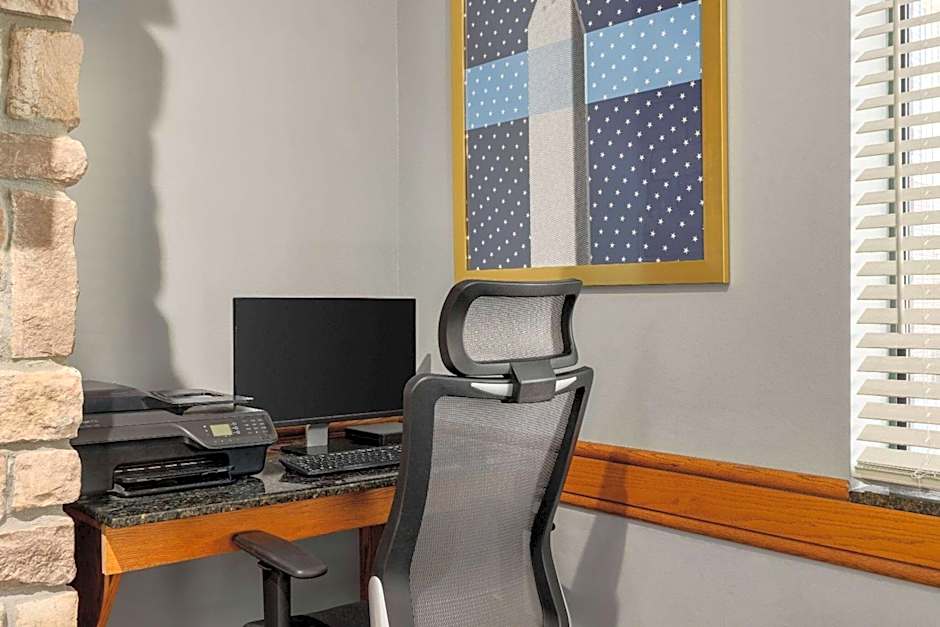 AmericInn by Wyndham Lincoln South