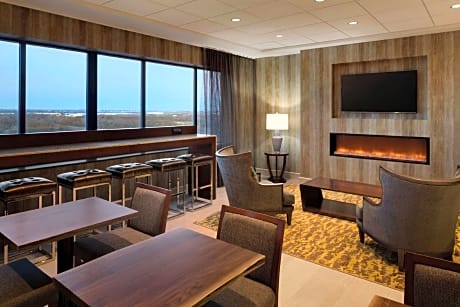 1 King 1 Bedroom Executive Suite