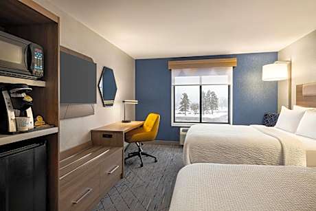 Standard Queen Room with Two Queen Beds and Mobility Accessible Tub
