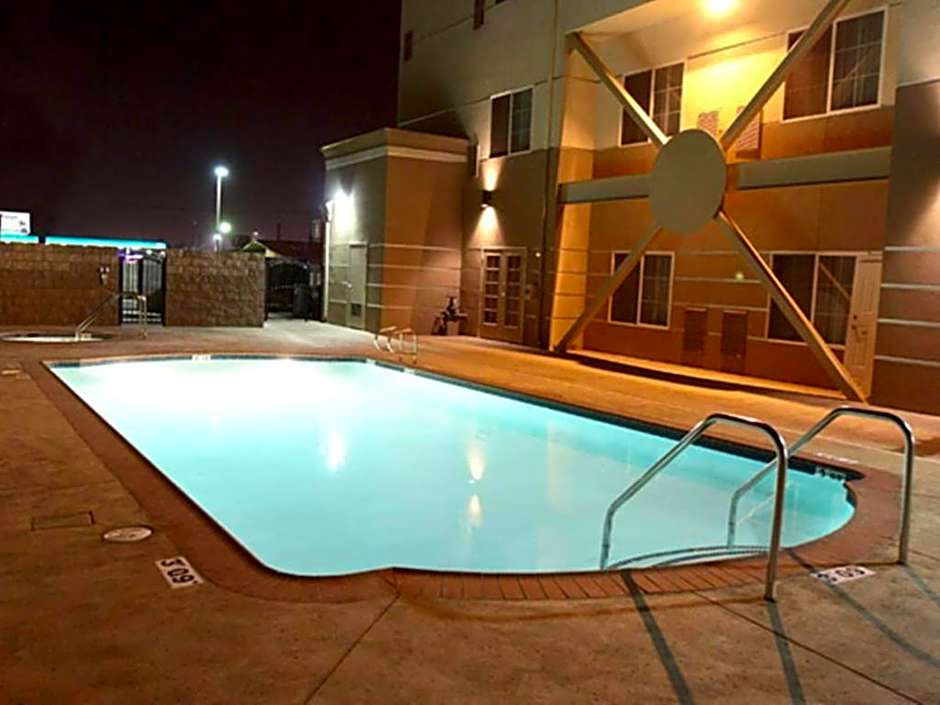 Holiday Inn Express Hotel & Suites Bakersfield Central By IHG