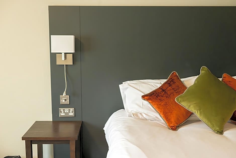 Cat & Lion Country Pub and Hotel