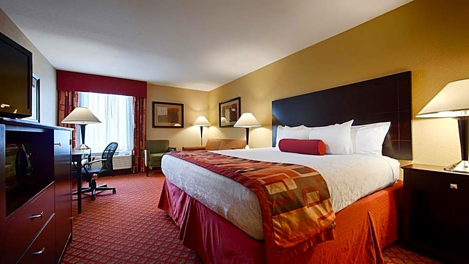 Best Western Plus Parkway Hotel