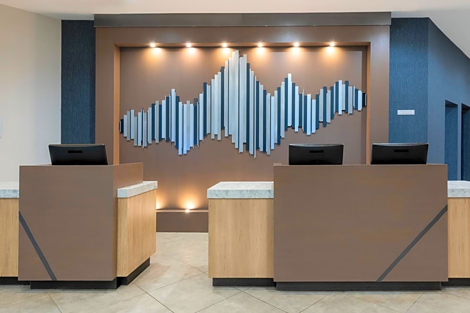 Sonesta Hotel Grand Rapids Airport