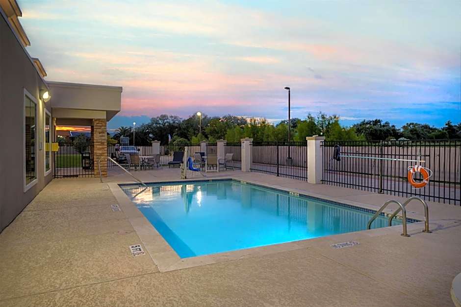 Best Western Plus Bay City Inn & Suites