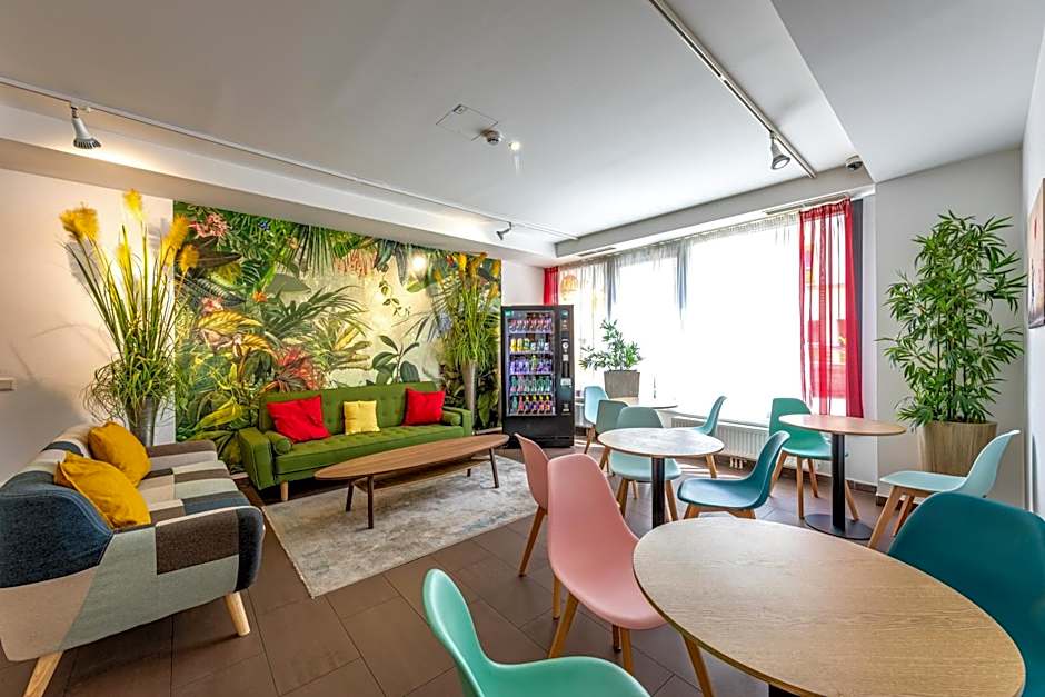 A&T Hotel & Hostel