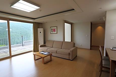 Hill Terrace Suite