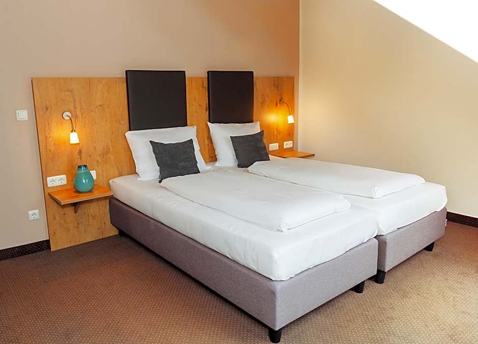 Hotel am Hachinger Bach by Blattl