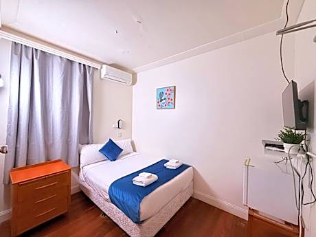 Triple Room with Private Bathroom