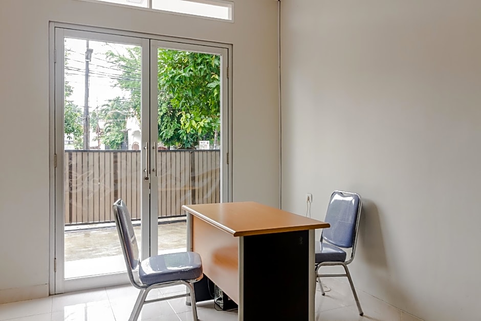 RedDoorz @ Cipete Raya