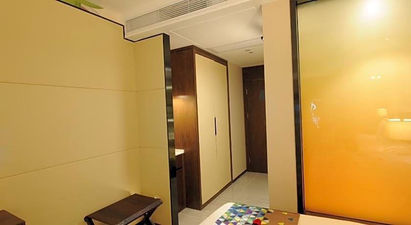 ZMAX Hotel Guangzhou Railway Station Sanyuanli  Metro Station