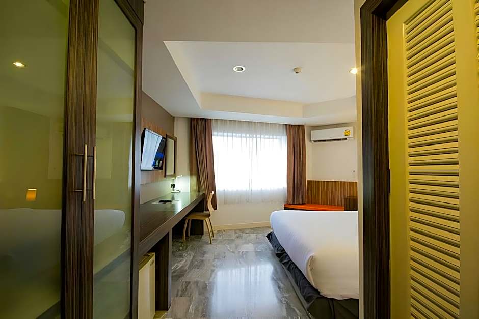 Dragon River Avenue Hotel